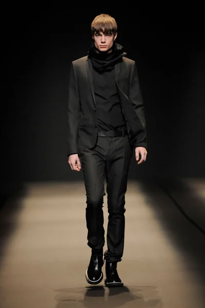 Look 17
